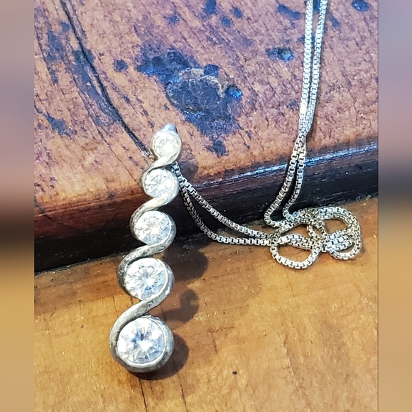 THL Sterling CZ Diamond pendant & Chain - Picture 3 of 12